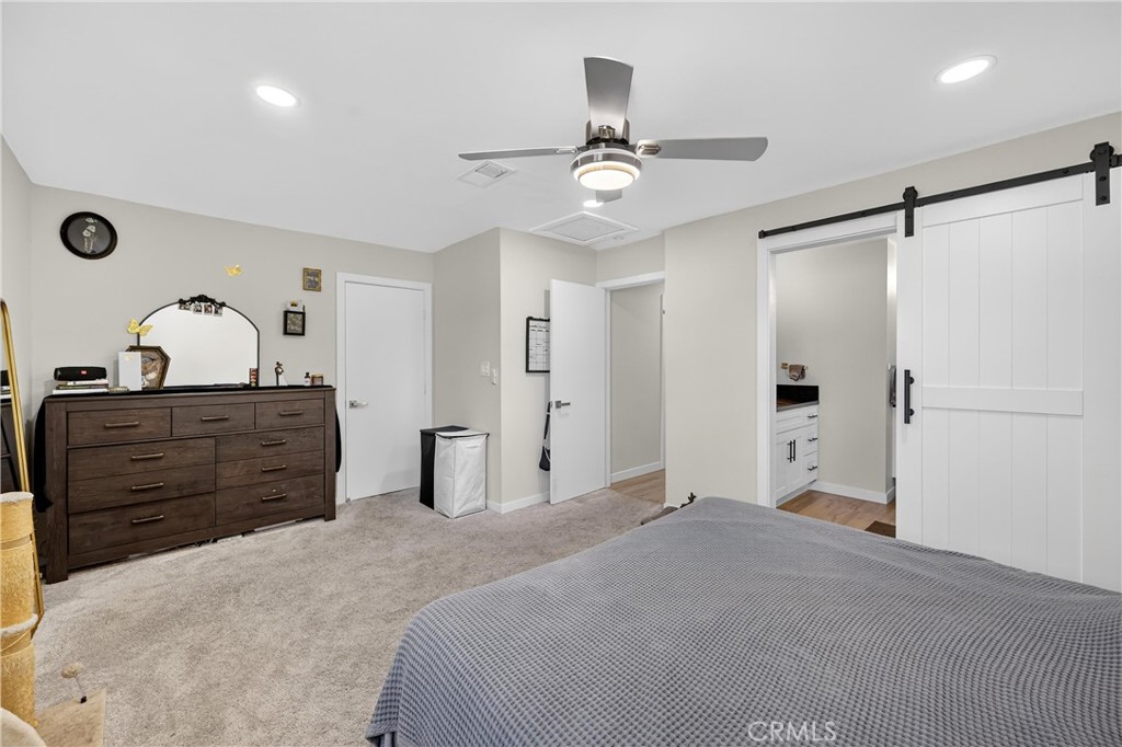1427 Laramie