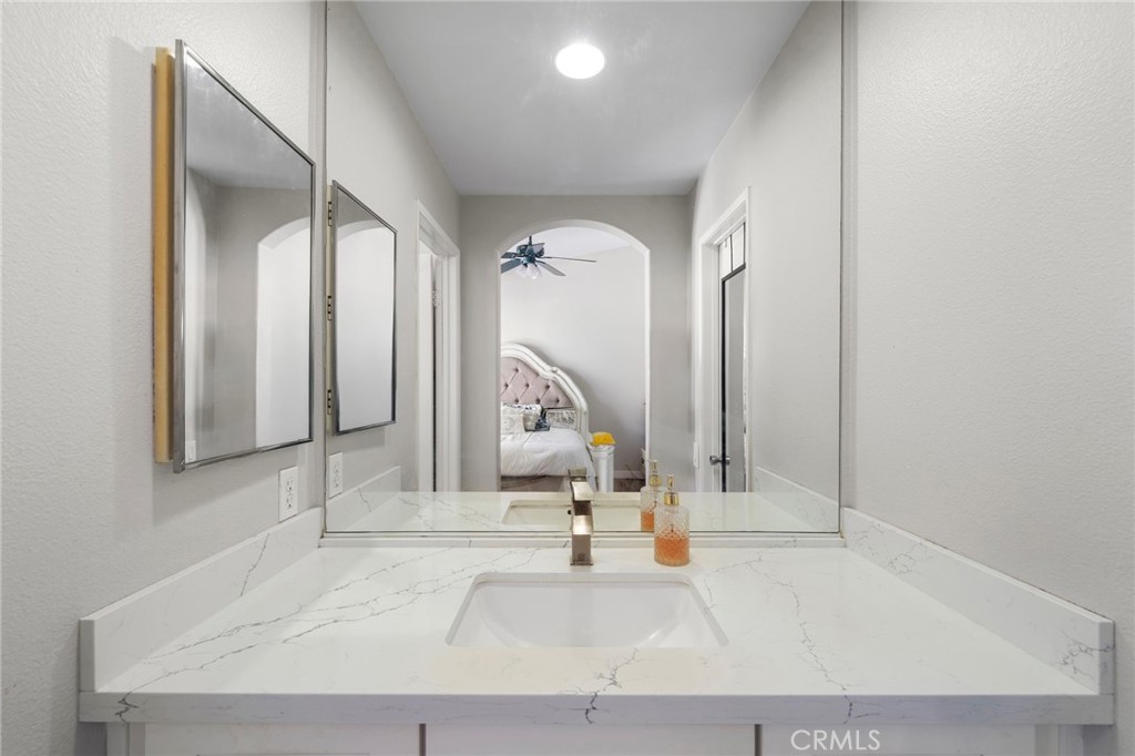 839 South Yellowstone way