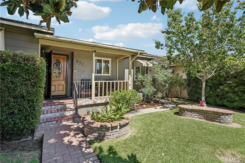 327 327 E 11th
