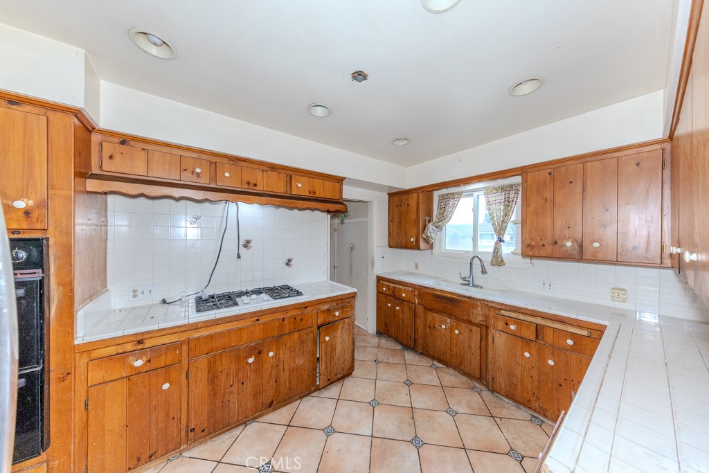 18511 Orangethorpe Avenue