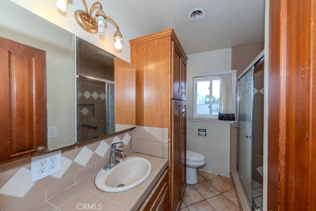 18511 Orangethorpe Avenue