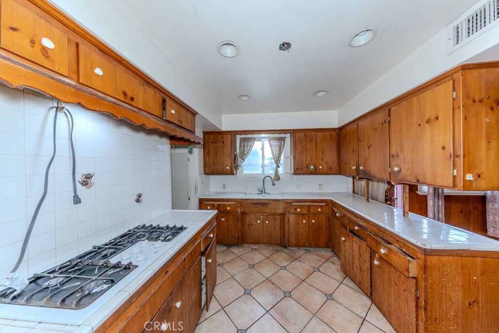 18511 Orangethorpe Avenue