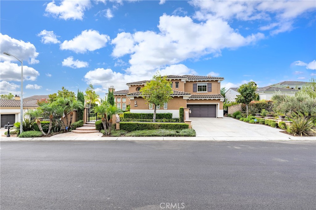 2528 N San Miguel