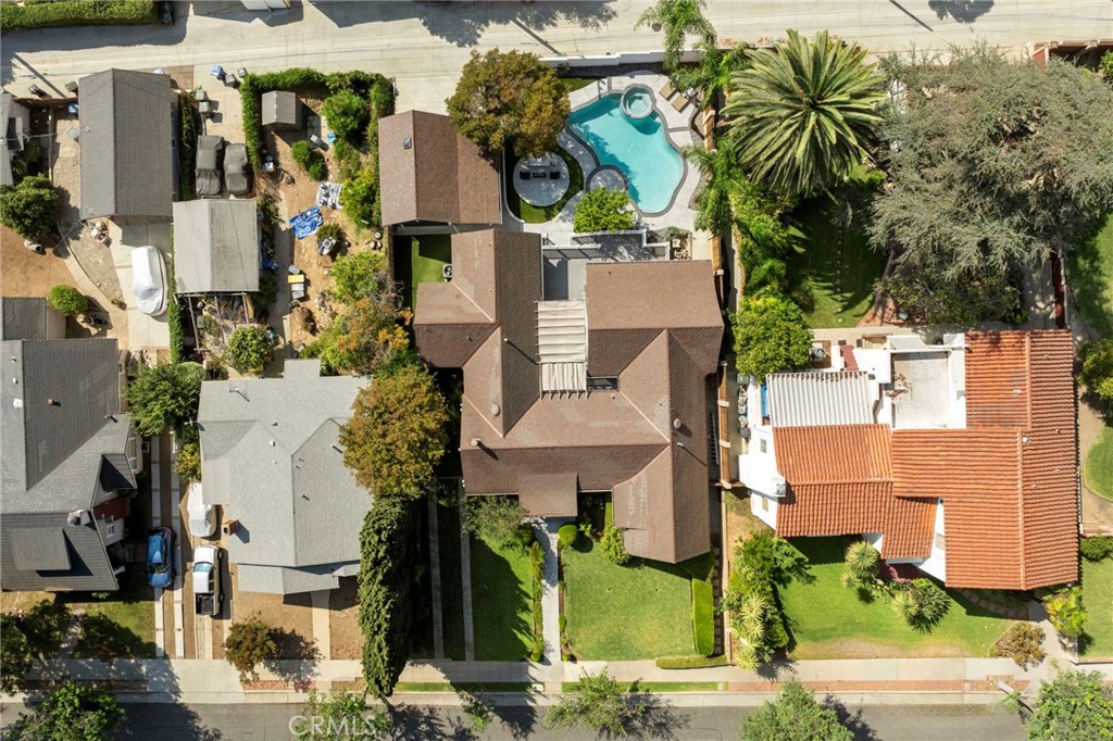 5827 Washington Ave.
