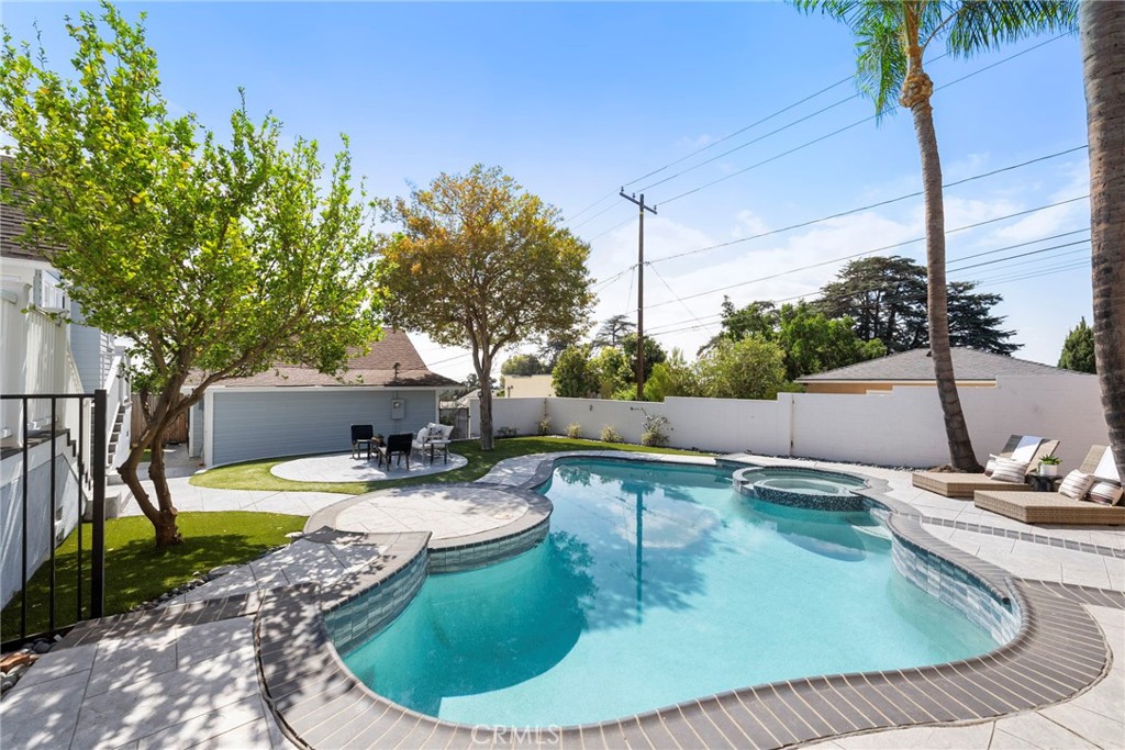 5827 Washington Ave.