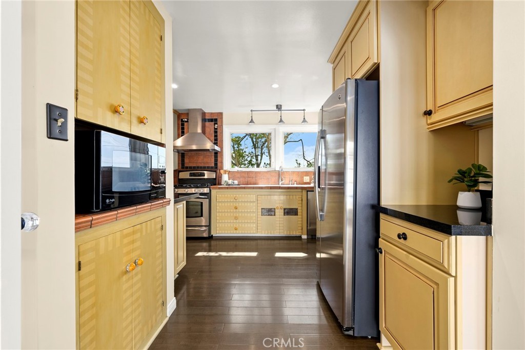 5827 Washington Ave.