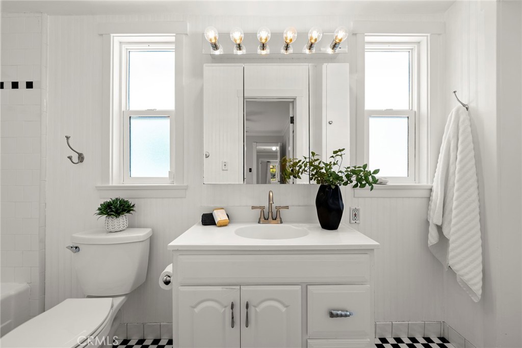 5827 Washington Ave.