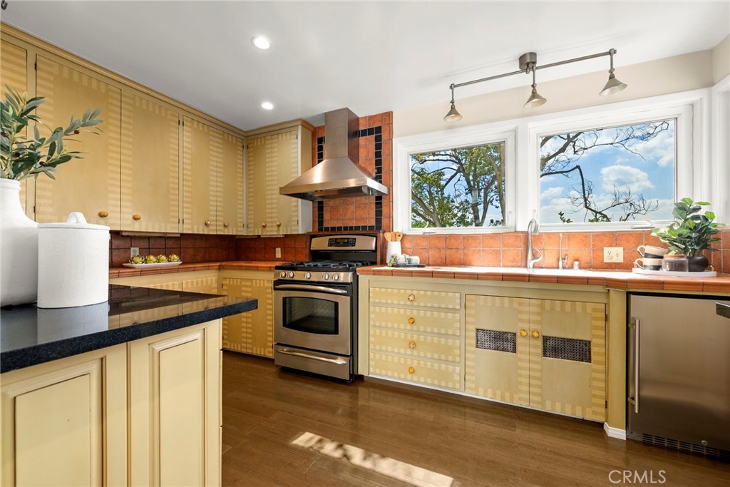 5827 Washington Ave.