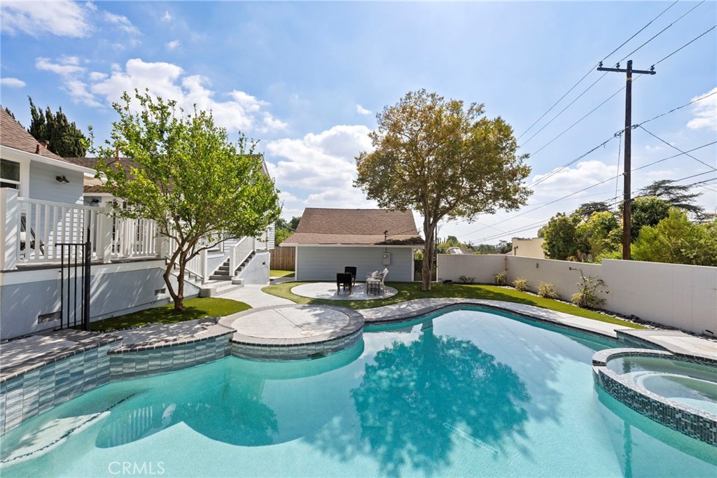 5827 Washington Ave.