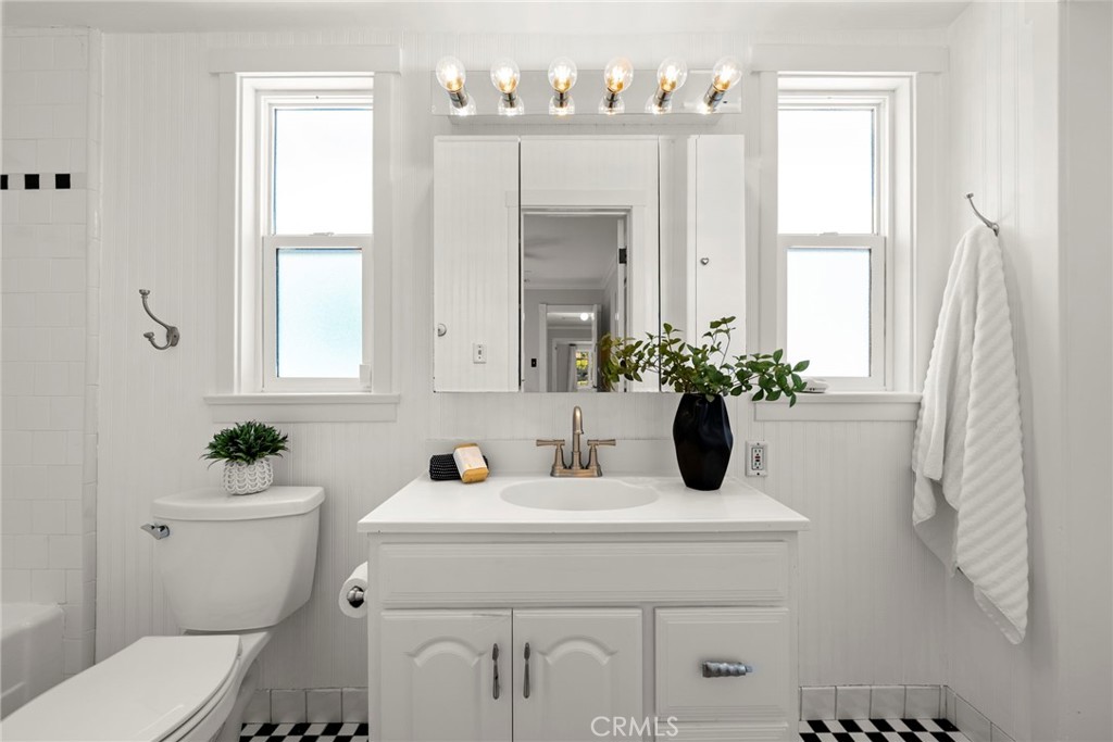 5827 Washington Ave.