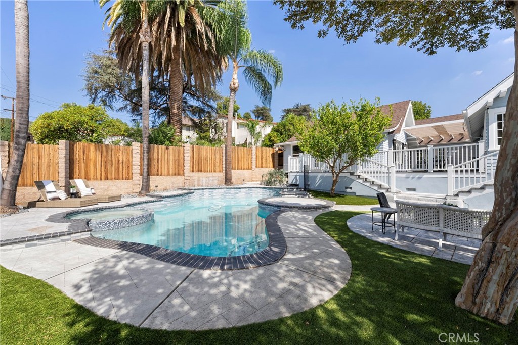 5827 Washington Ave.