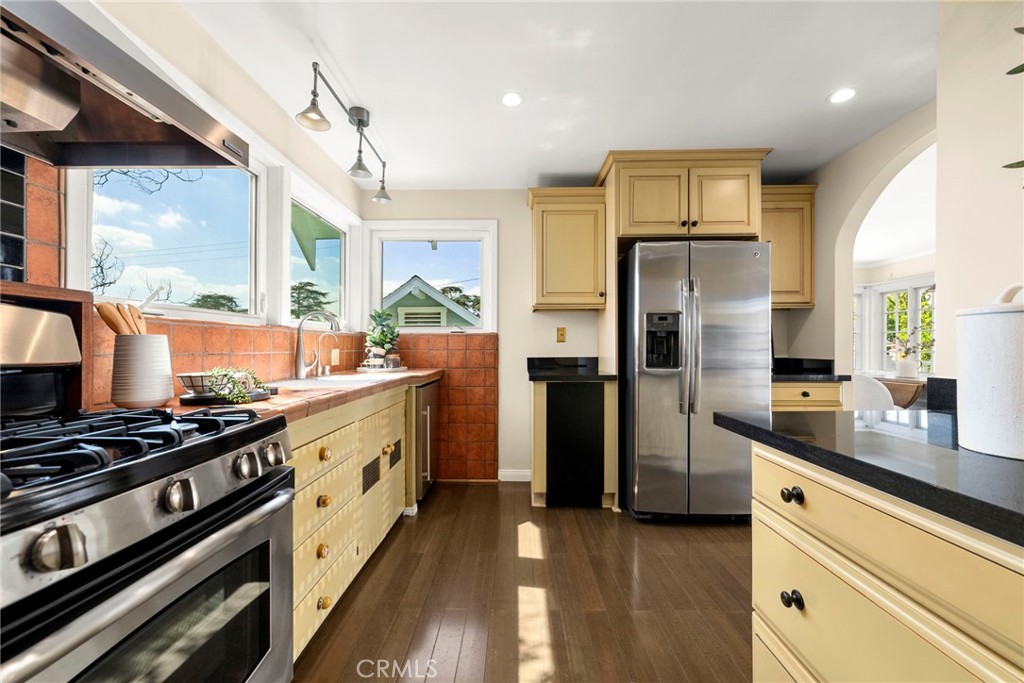 5827 Washington Ave.