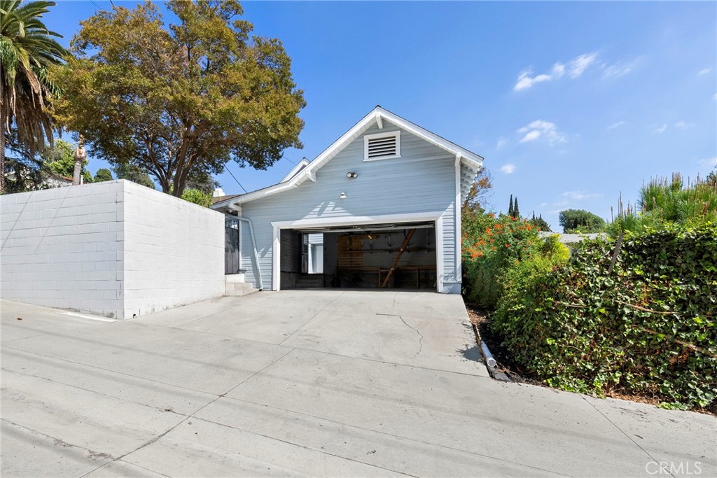 5827 Washington Ave.