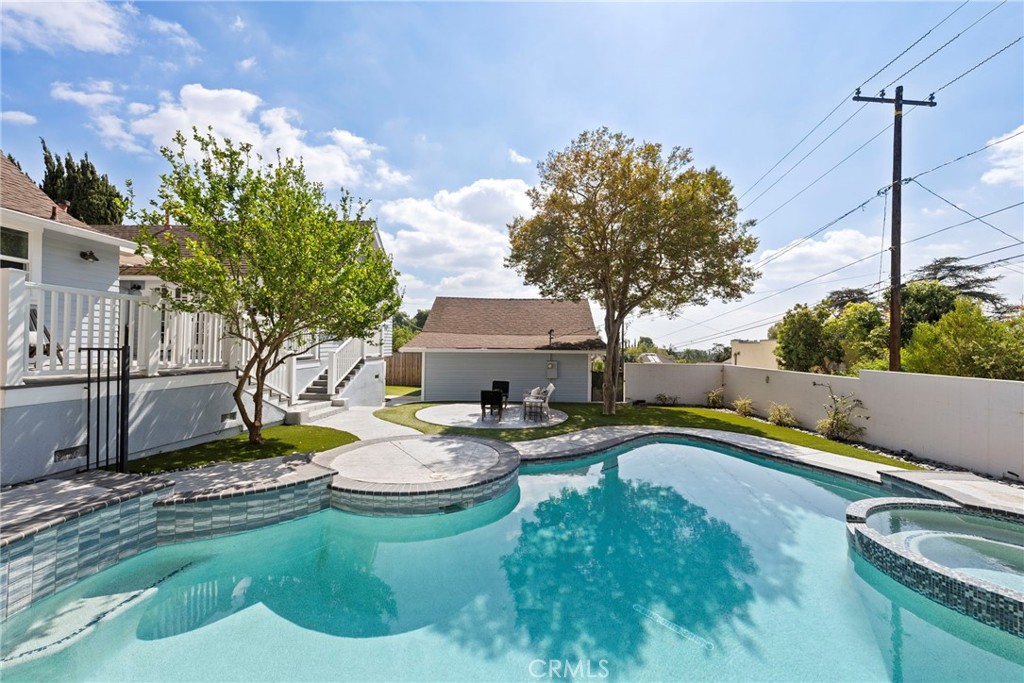 5827 Washington Ave.