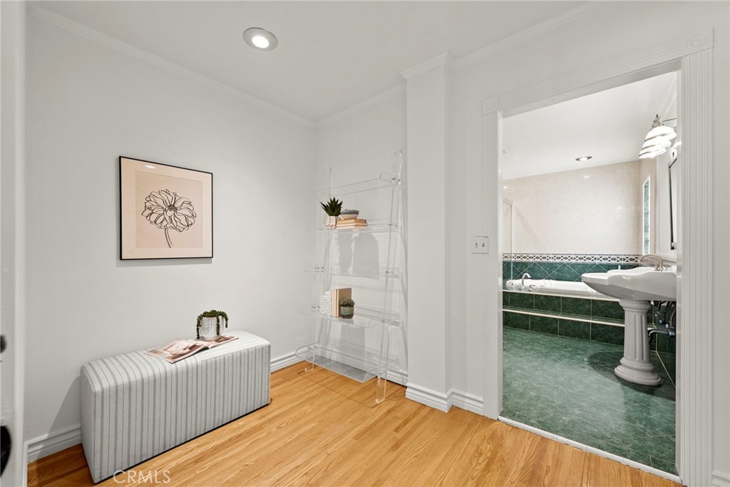 5827 Washington Ave.