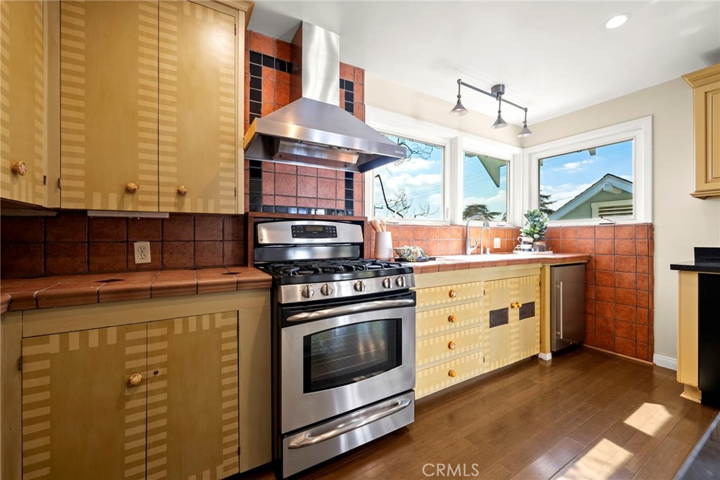 5827 Washington Ave.