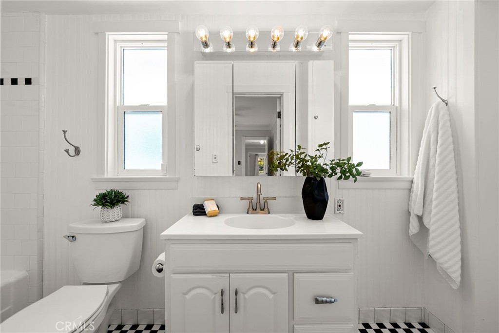 5827 Washington Ave.