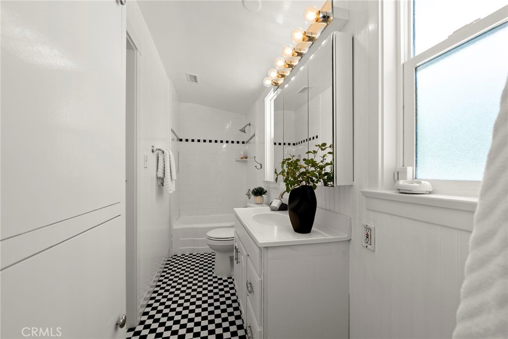 5827 Washington Ave.