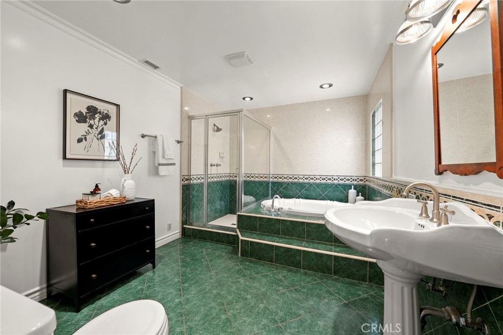 5827 Washington Ave.