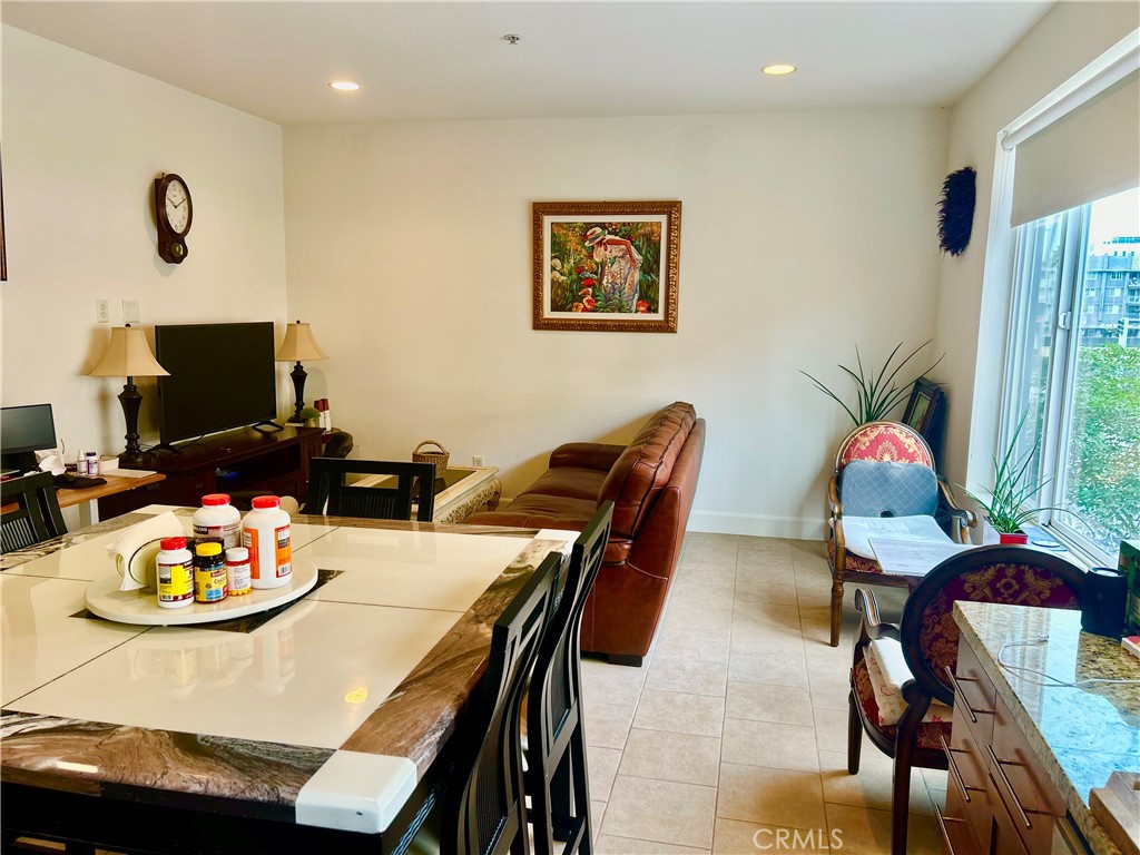 300 E 4th St. 101