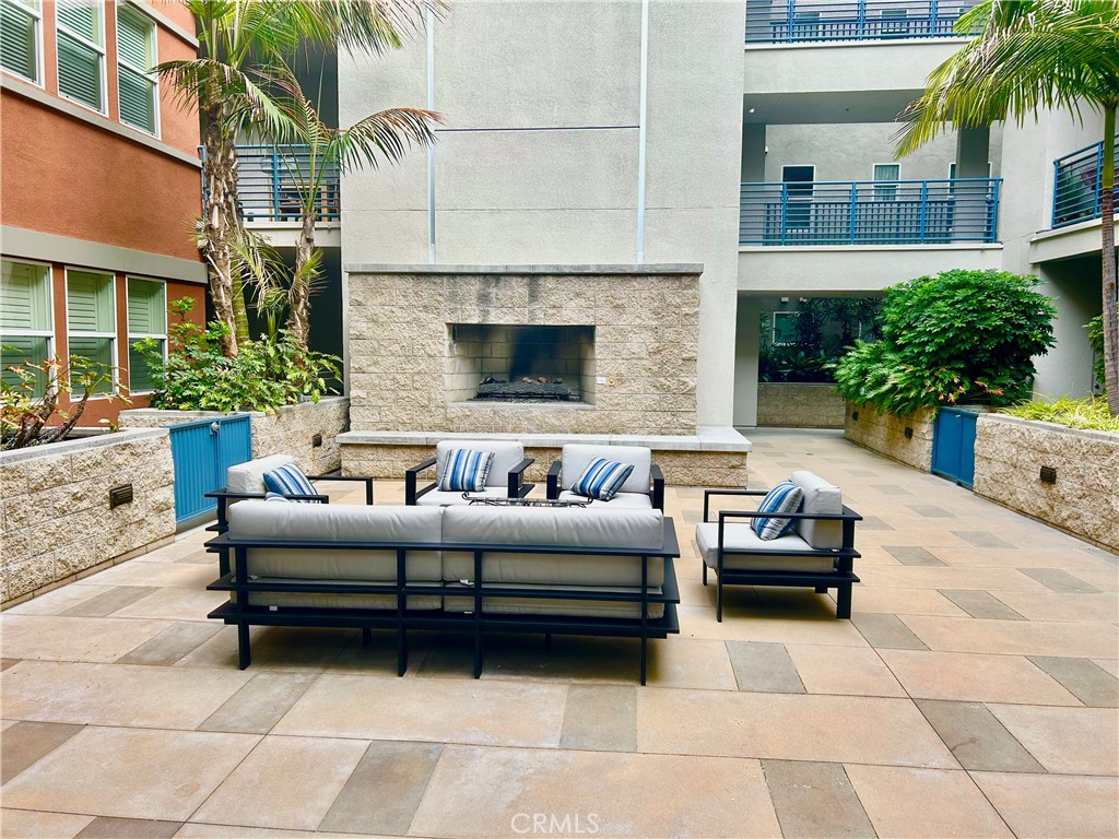 300 E 4th St. 101