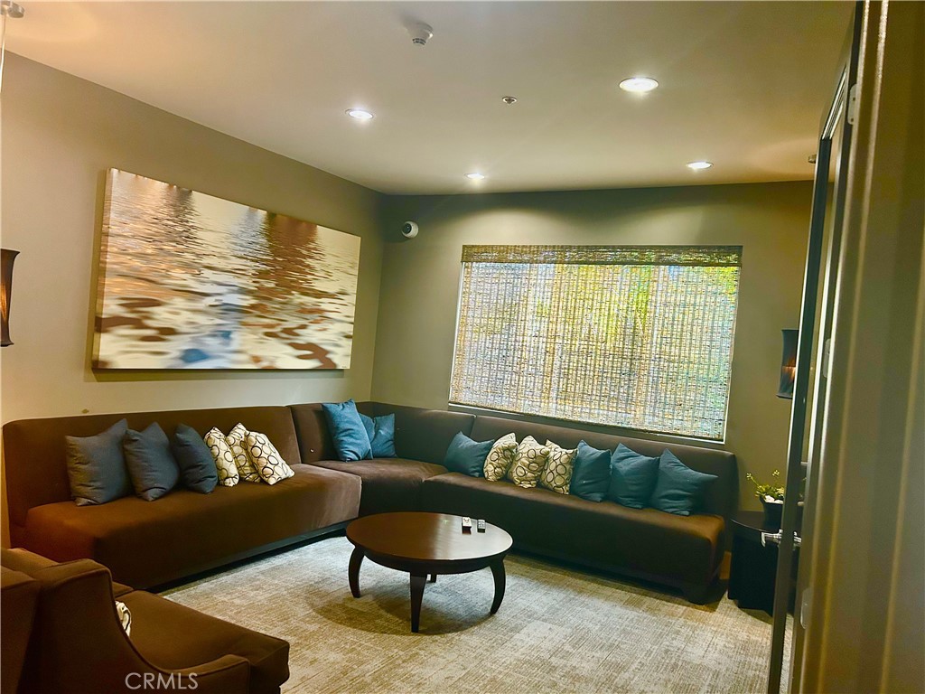 300 E 4th St. 101