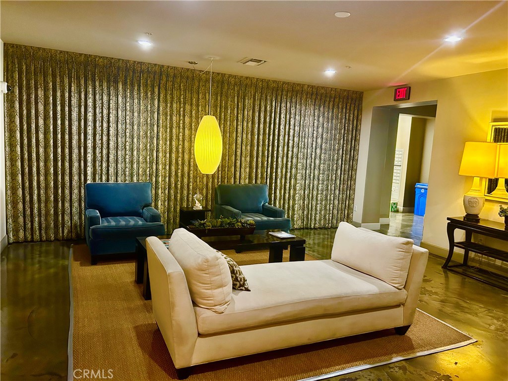 300 E 4th St. 101
