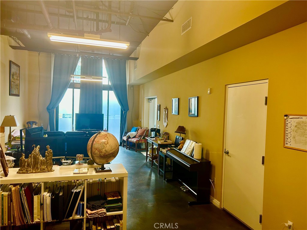 300 E 4th St. 101