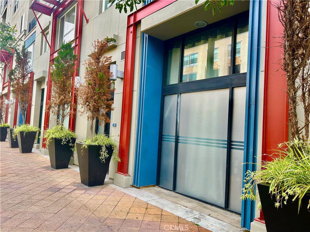 300 E 4th St. 101
