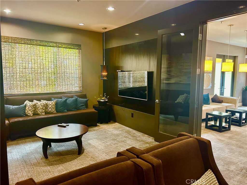 300 E 4th St. 101