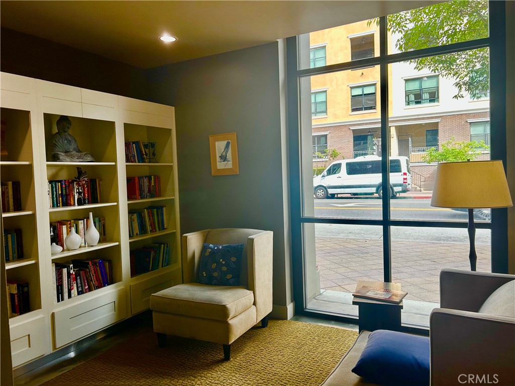 300 E 4th St. 101