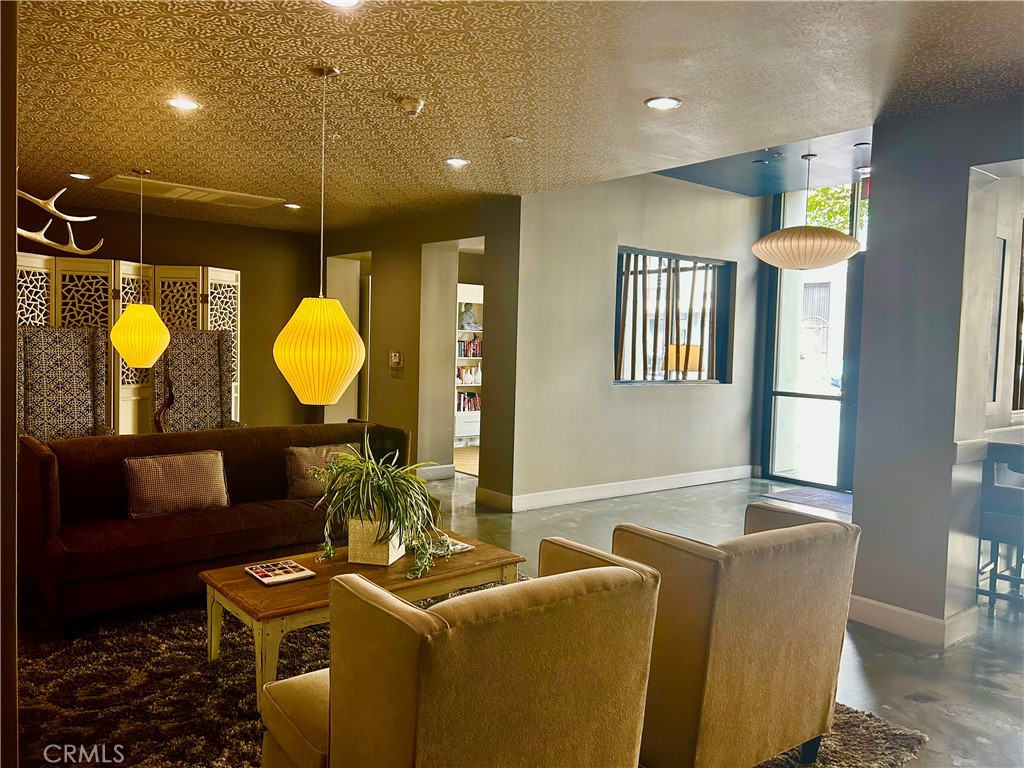 300 E 4th St. 101
