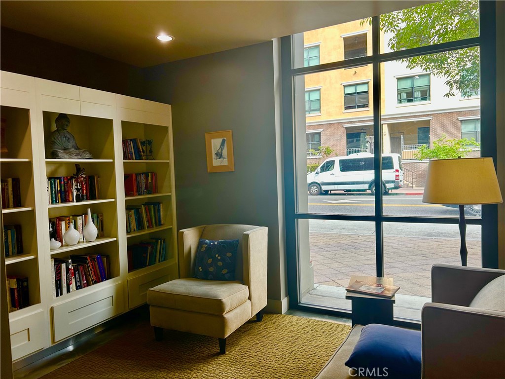 300 E 4th St. 101
