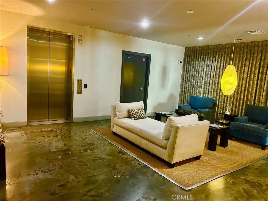300 E 4th St. 101
