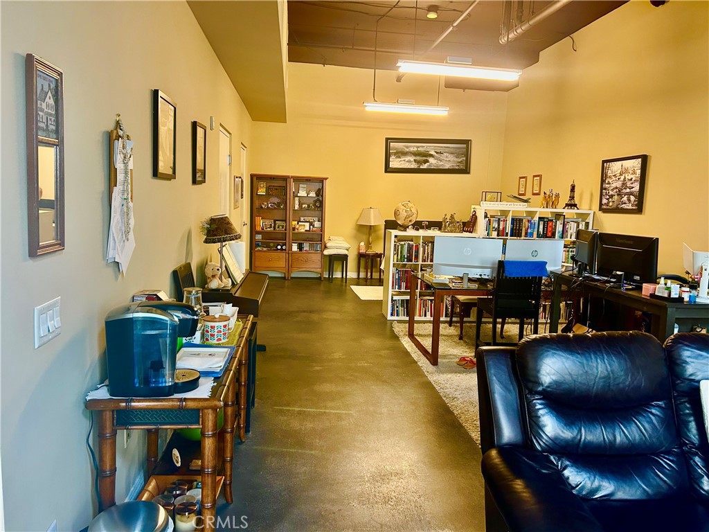 300 E 4th St. 101