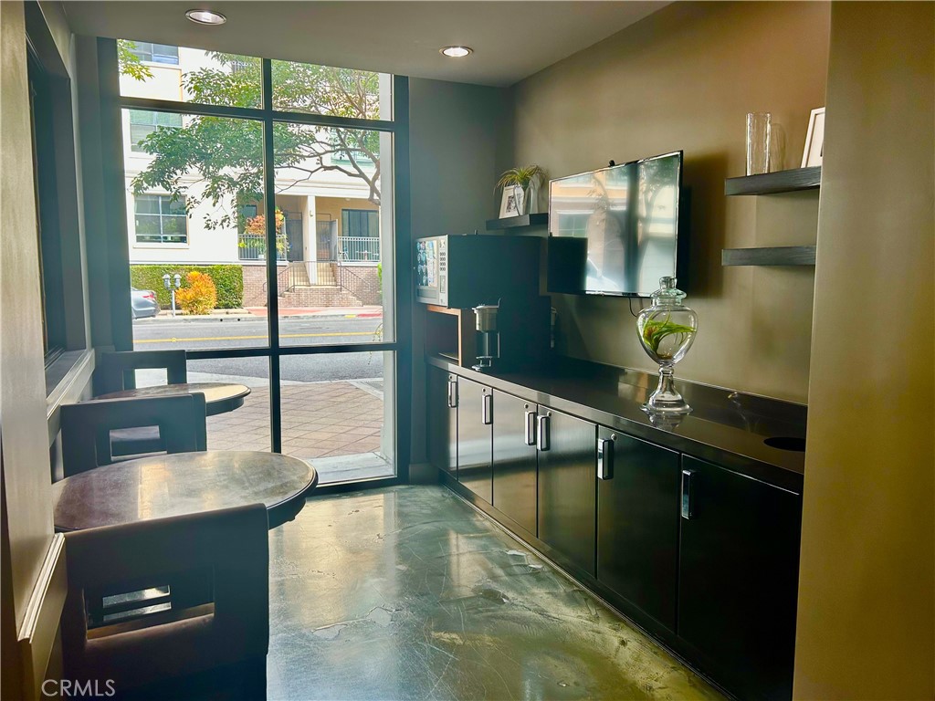 300 E 4th St. 101