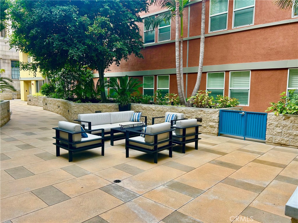300 E 4th St. 101