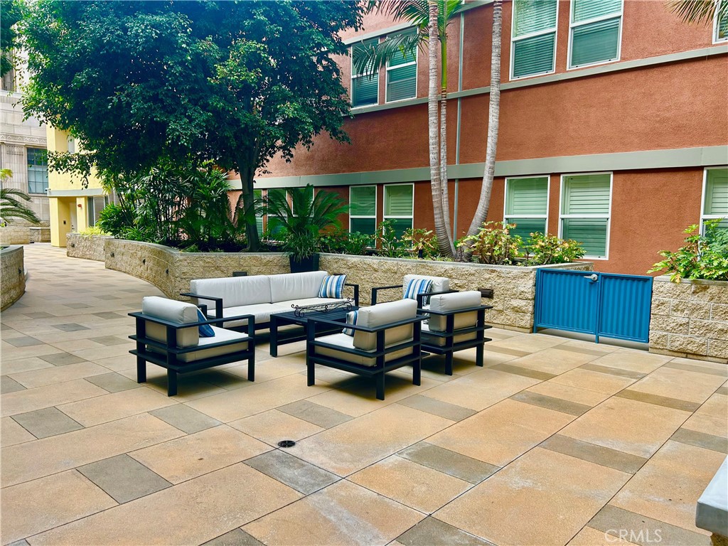 300 E 4th St. 101