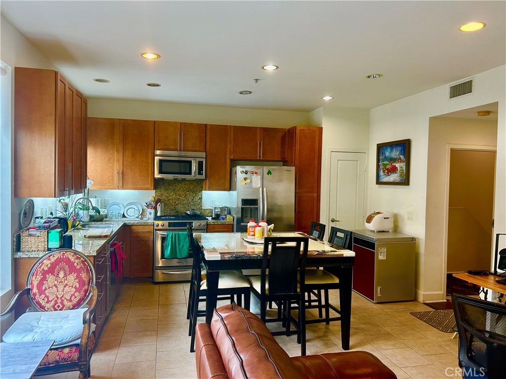300 E 4th St. 101