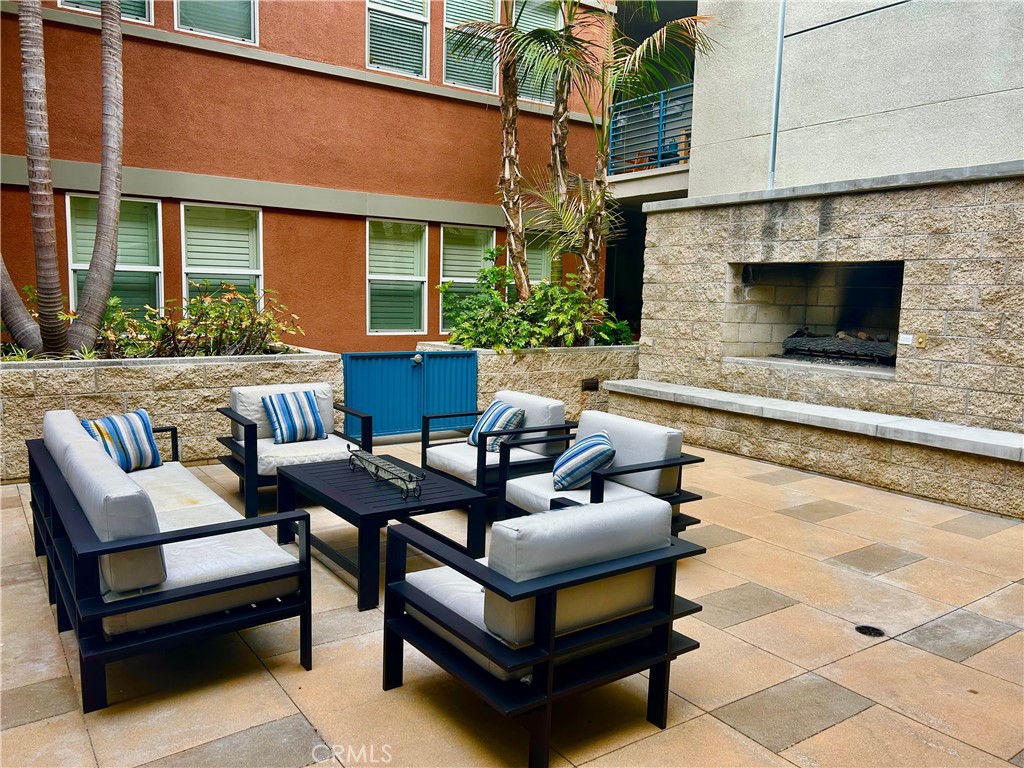 300 E 4th St. 101