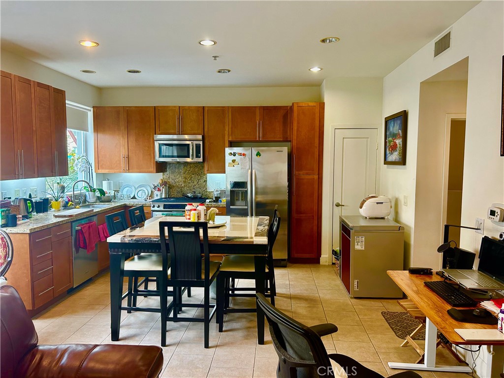 300 E 4th St. 101