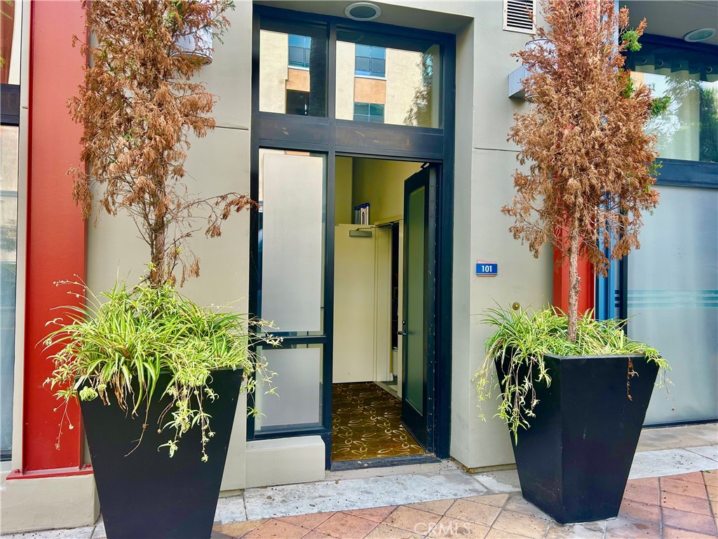 300 E 4th St. 101