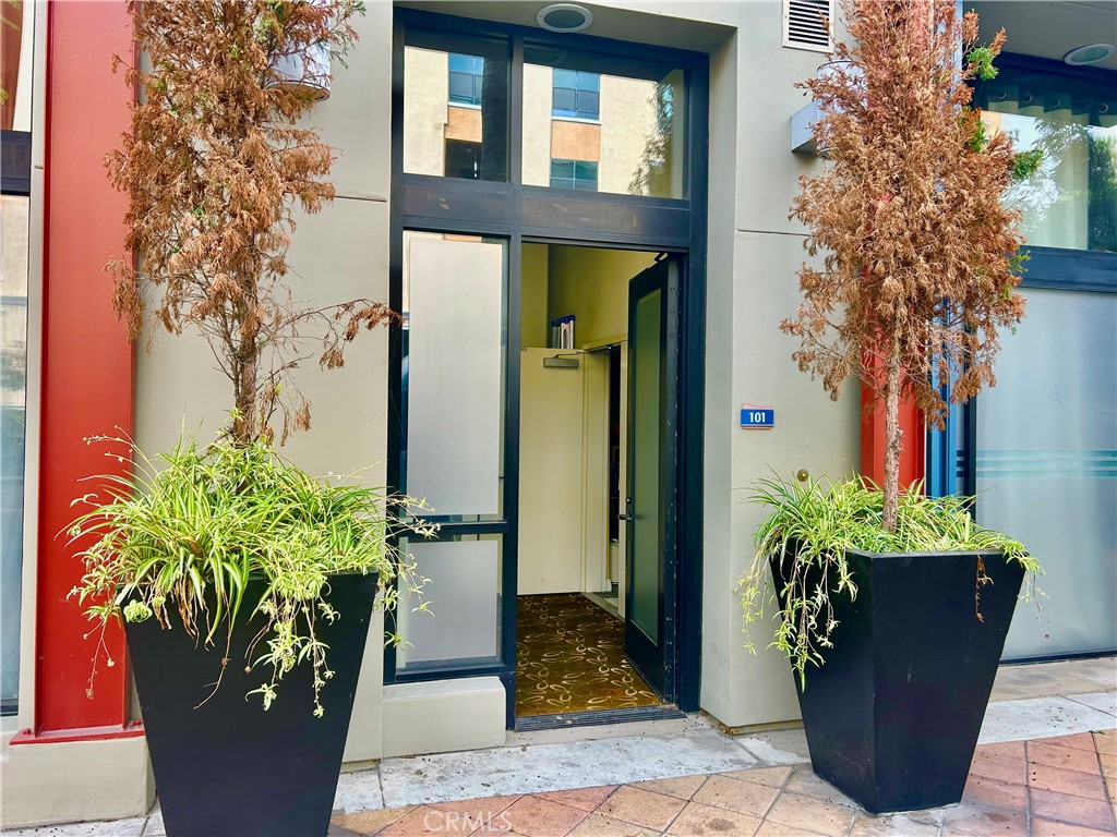 300 E 4th St. 101