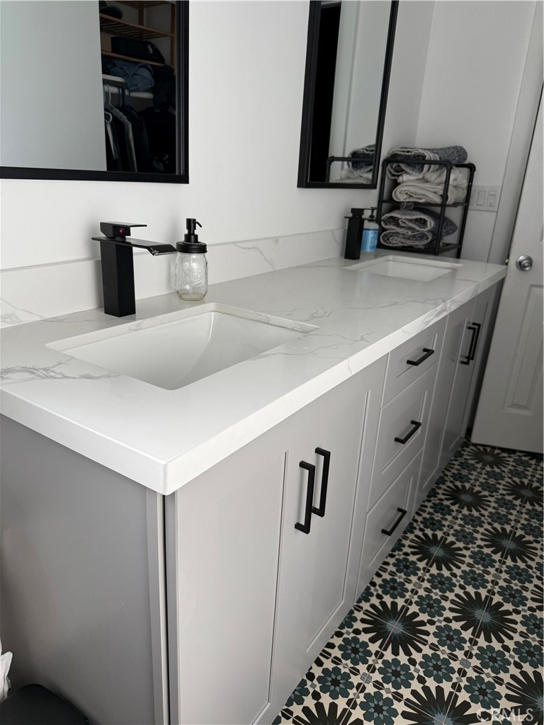 6681 Via Arroyo
