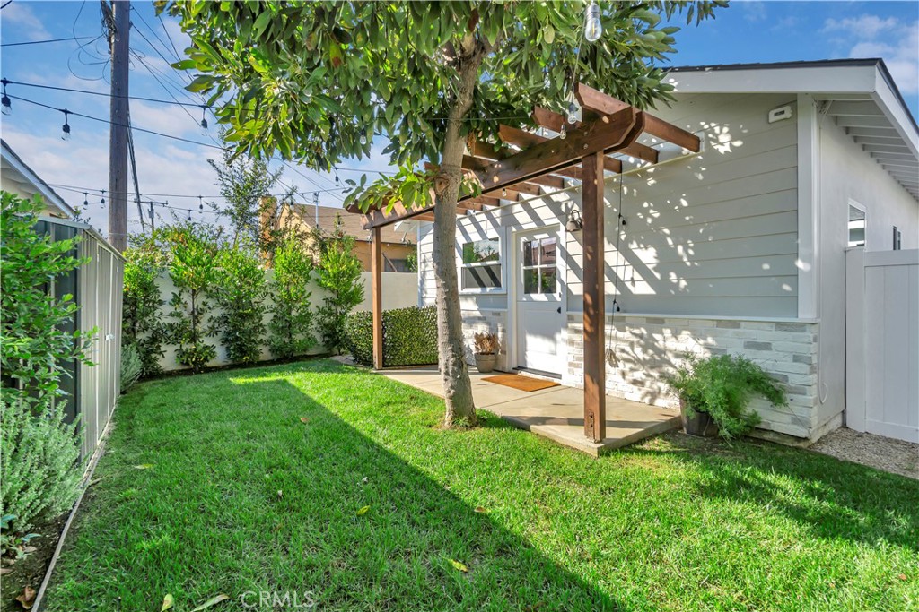 4568 -1 Obispo Avenue