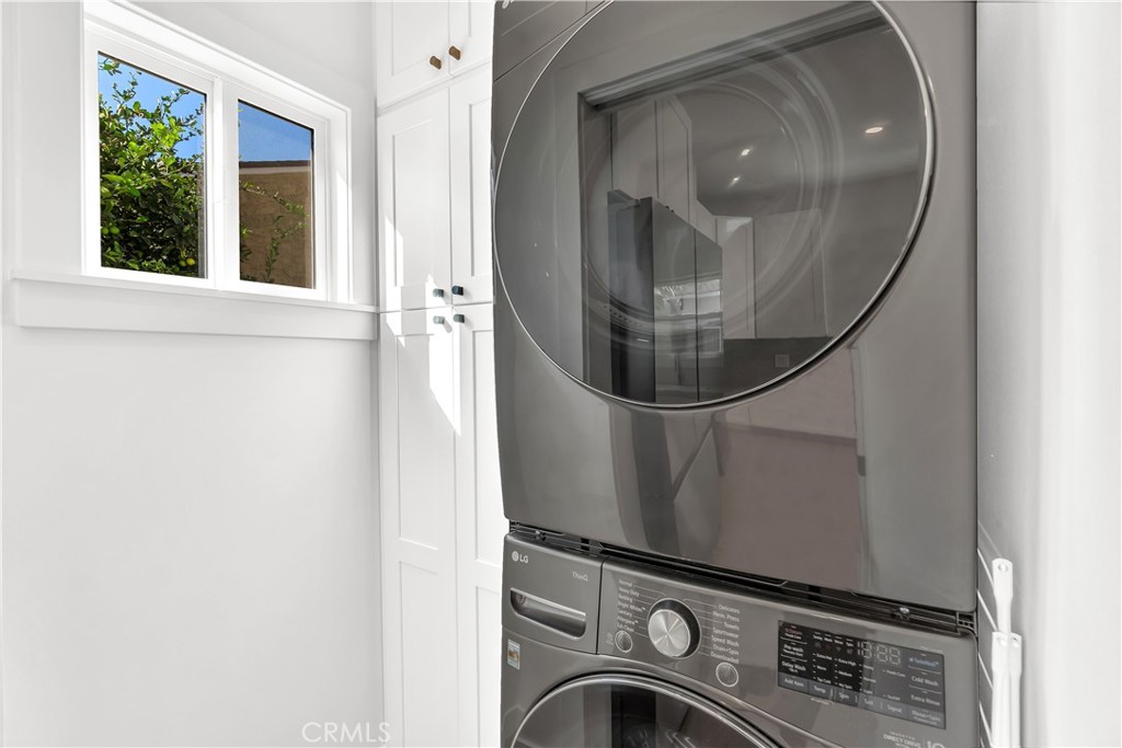 4568 -1 Obispo Avenue