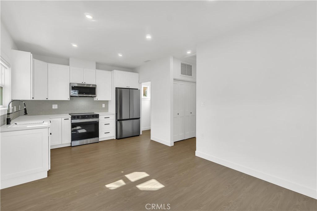 4568 -1 Obispo Avenue