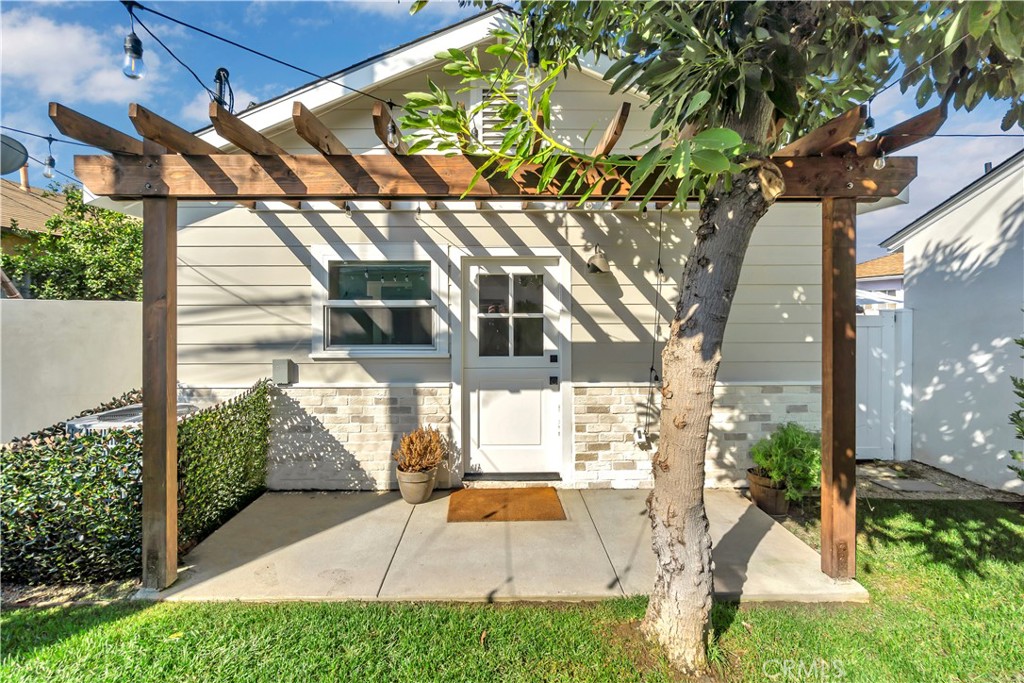 4568 -1 Obispo Avenue