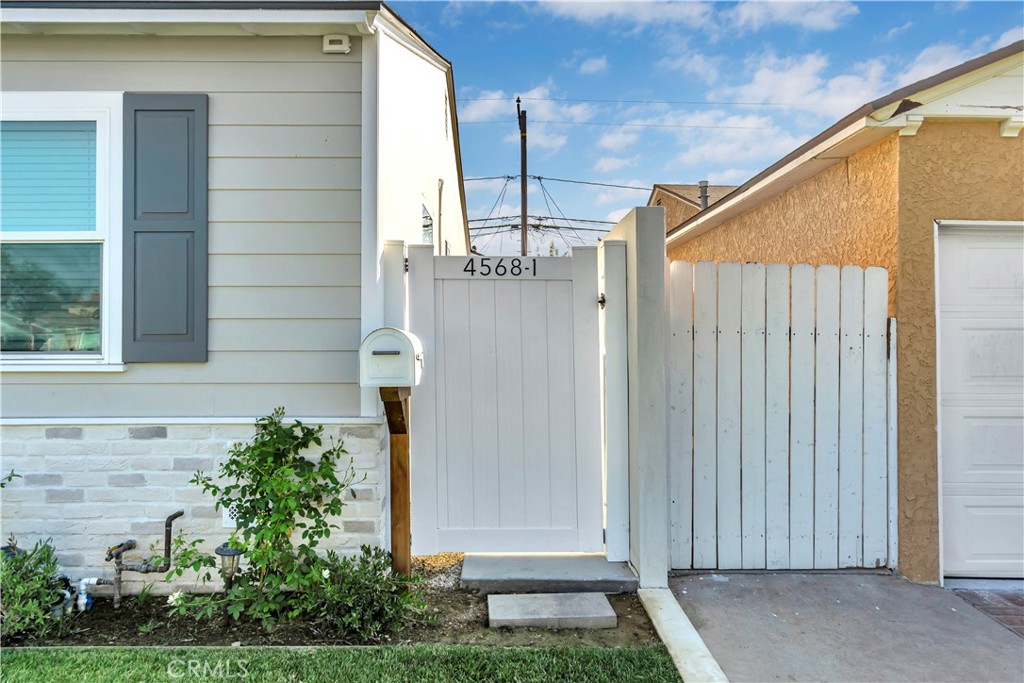 4568 -1 Obispo Avenue