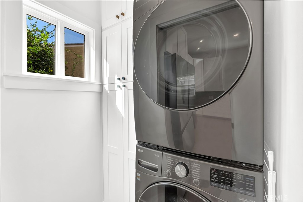 4568 -1 Obispo Avenue